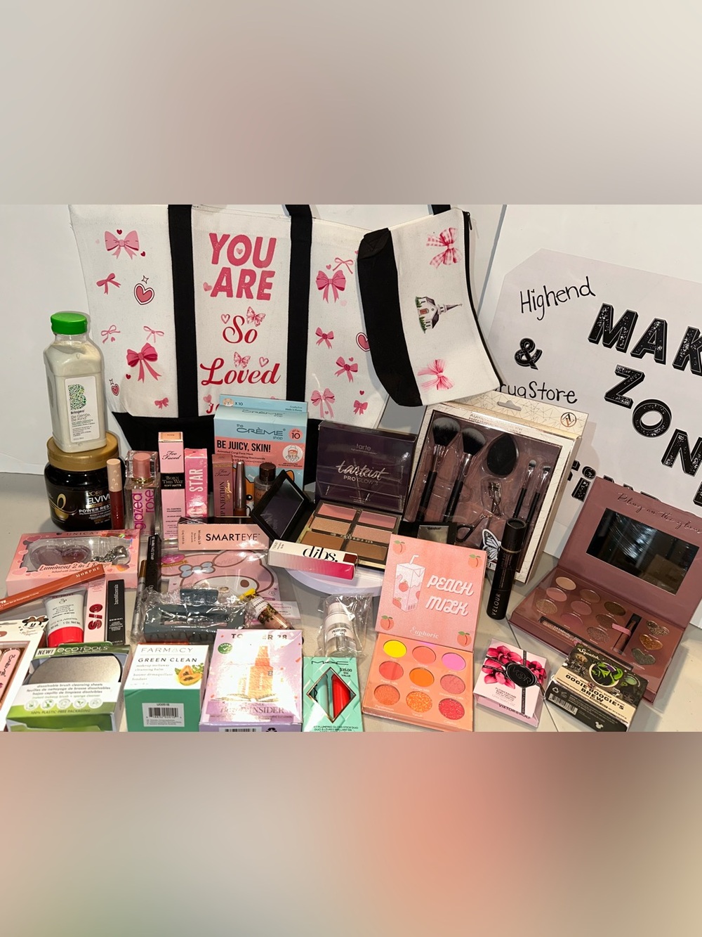Huge Tote and Makeup Bag Full. + Free MAKEUP BAG OR BLIND BOX - Picture 4 of 9
